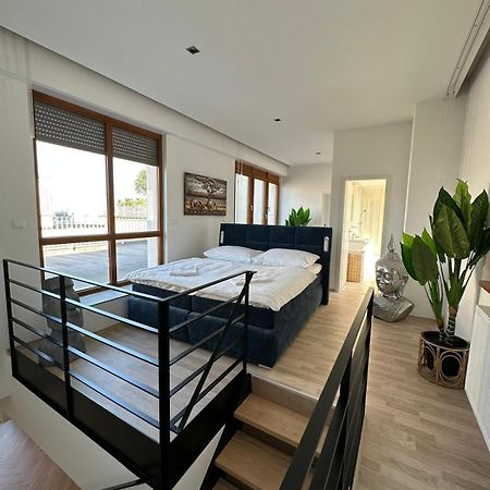 Apartamento Luxury Penthouse At The Historical Centre With Free Parking Bratislava Exterior foto